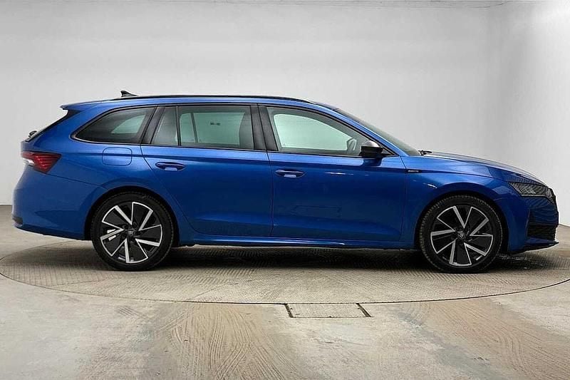 Used Skoda Octavia SportLine 147 HP (108 kW) 2025 Race blue metallic Estate