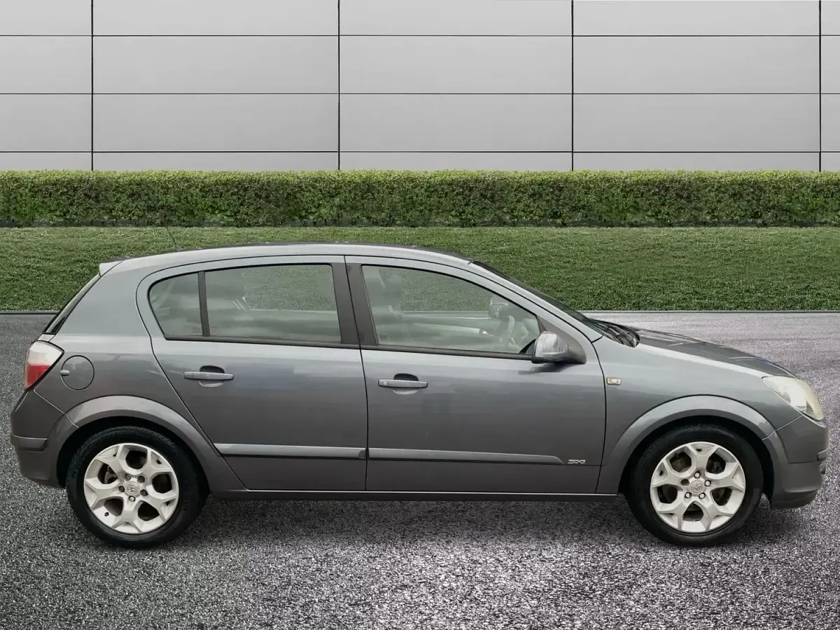 Used Vauxhall Astra 90 HP (66 kW) 2006 Grey Hatchback