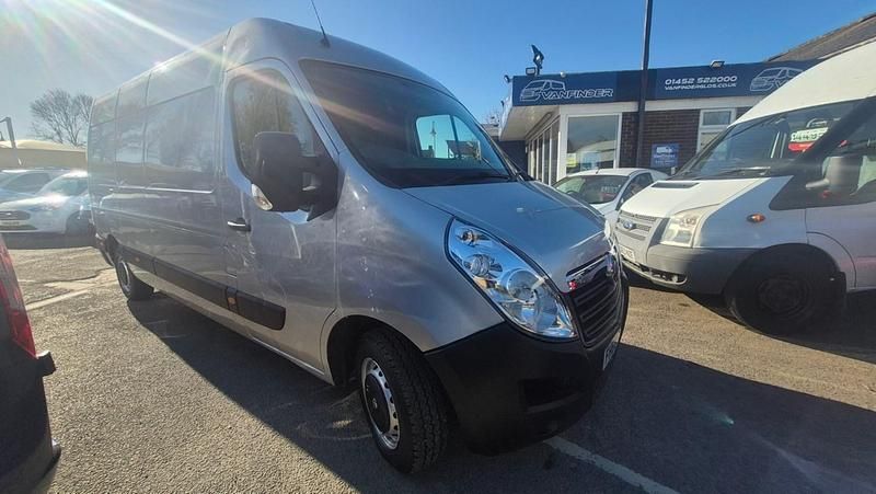 Usado Vauxhall Movano 125 HP (91 kW) 2015 Prateado Monovolume