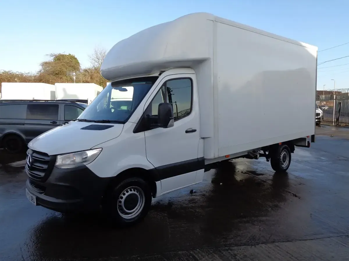 Usado Mercedes Sprinter Progressive 150 HP (110 kW) 2022 Branco Van