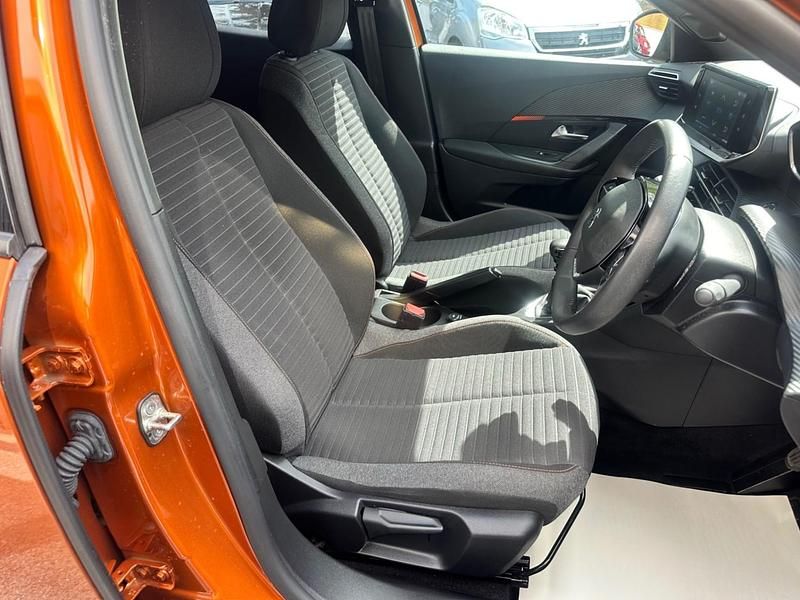 Begagnad Peugeot 2008 Active+ 2023 Orange SUV