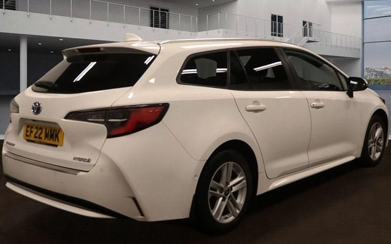 Used Toyota Corolla 122 HP (89 kW) 2022 White Estate