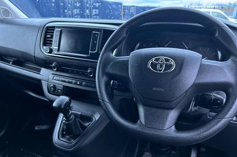 Used Toyota Proace 120 HP (88 kW) 2024 White MPV