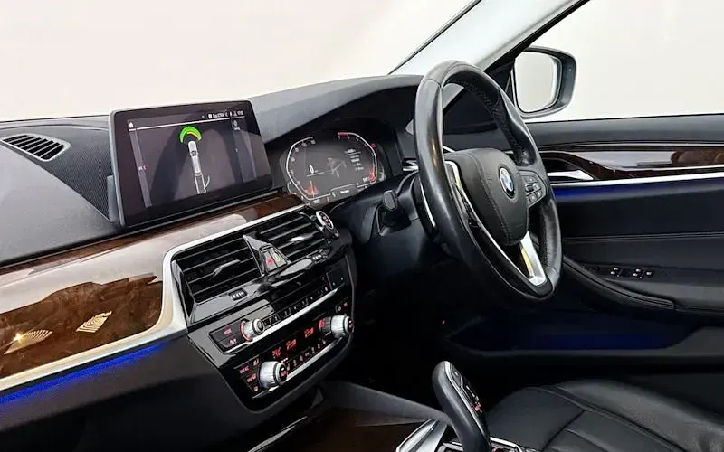 Used BMW 520 184 HP (135 kW) 2019 Black Estate