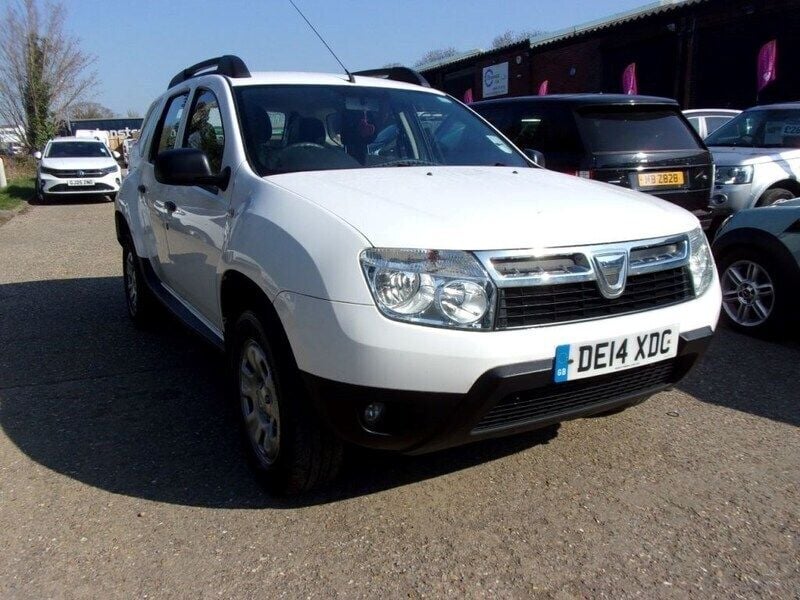 White Used 2014 Dacia Duster Ambiance SUV | £3,495 (Good price) - Image 1/4