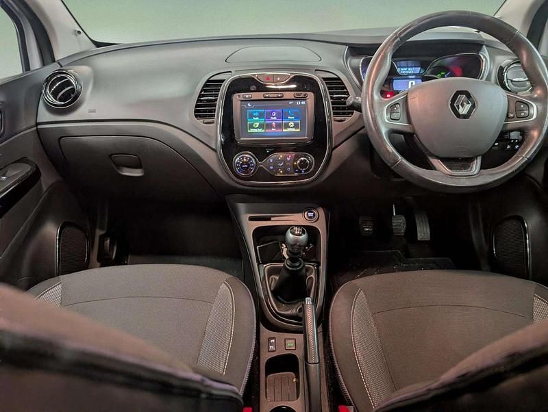 Used Renault Captur Dynamique 120 HP (88 kW) 2016 Silver/black SUV