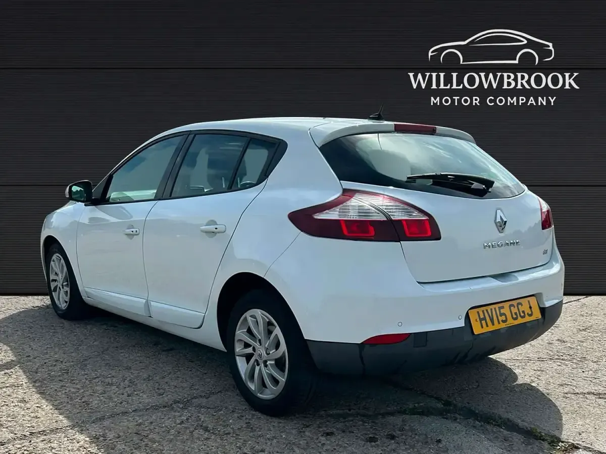 Used Renault Mégane III Dynamique 110 HP (80 kW) 2015 White Hatchback