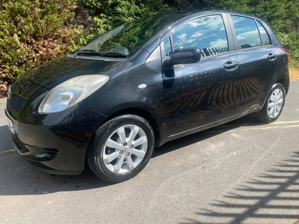Used Toyota Yaris 85 HP (62 kW) 2007 Black Hatchback