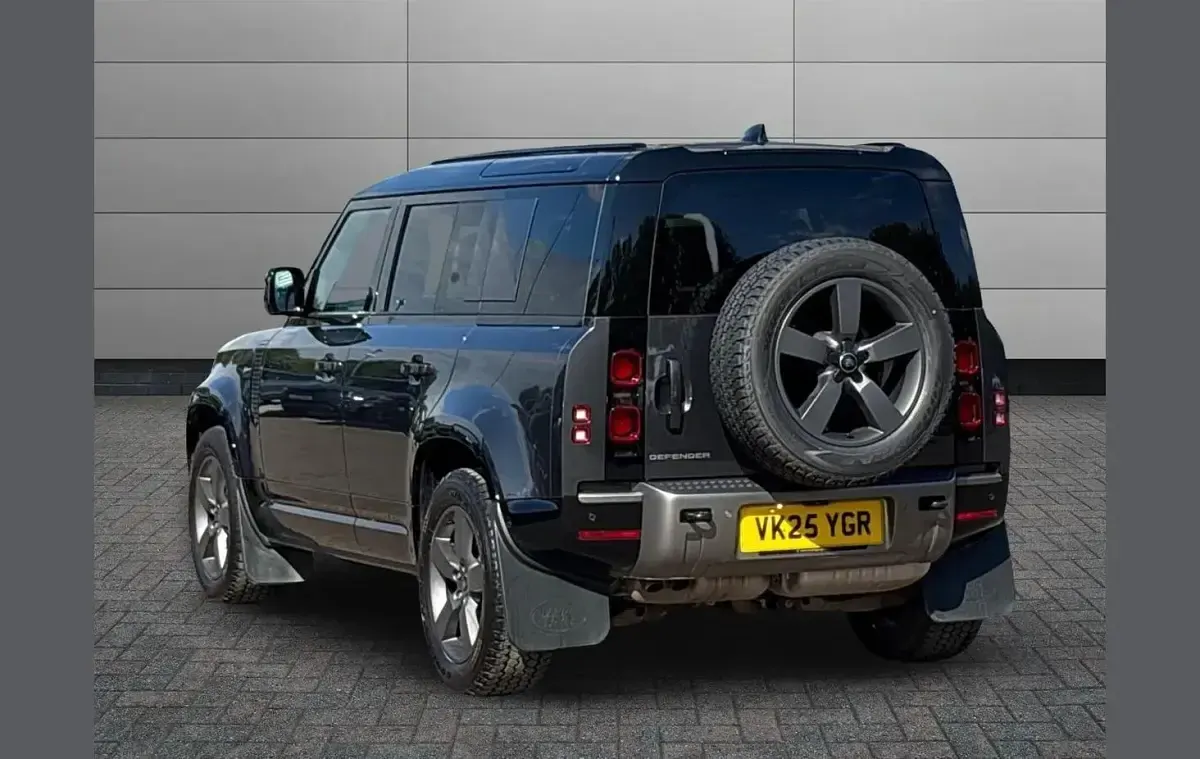 Used Land Rover Defender HSE Dynamic 245 HP (180 kW) 2025 Grey SUV