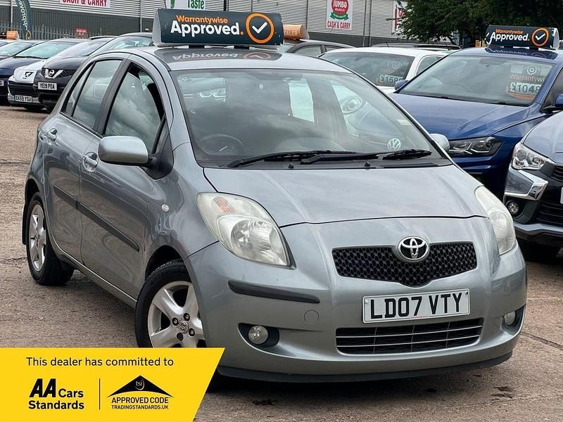 Silver Used 2007 Toyota Yaris Hatchback | £3,475 (Fair price) - Image 1/3