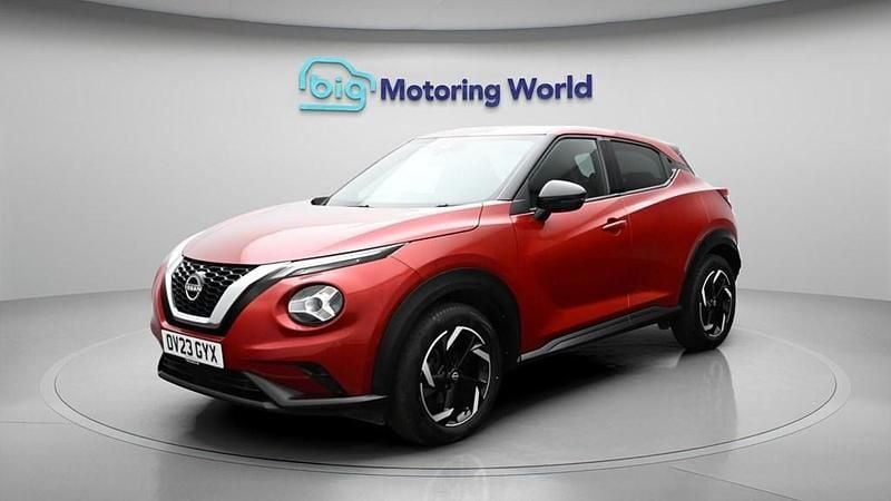 Used Nissan Juke N-Connecta 114 HP (83 kW) 2023 Red SUV