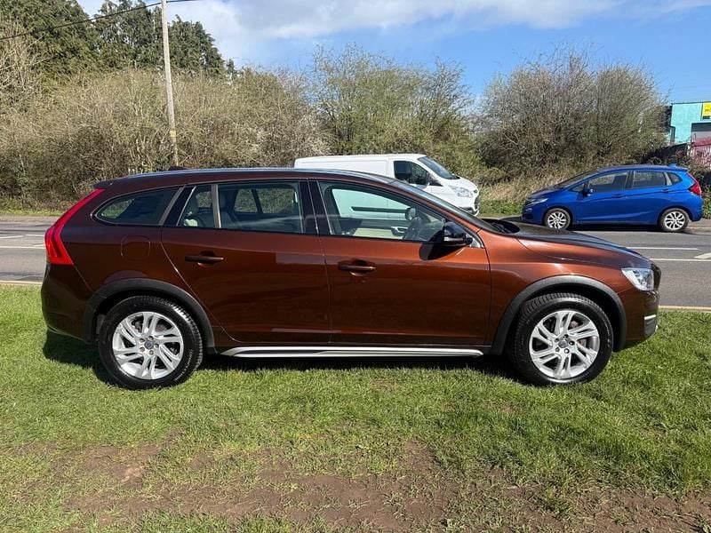 Used Volvo V60 CC SE 190 HP (139 kW) 2015 Bronze Estate