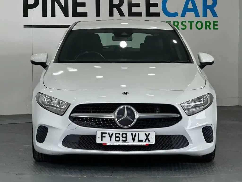 Used Mercedes A180 SE 136 HP (100 kW) 2019 White Hatchback