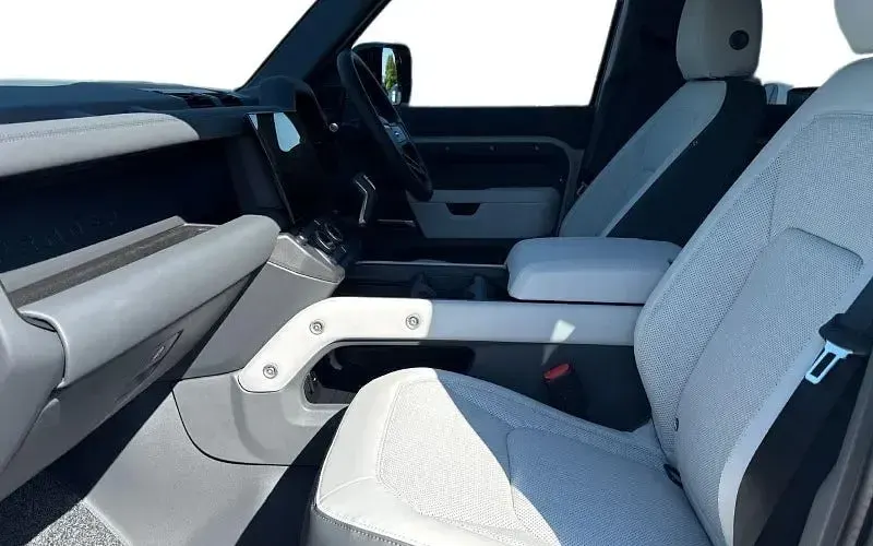 New Land Rover Defender SE Dynamic 249 HP (183 kW) 2025 SUV