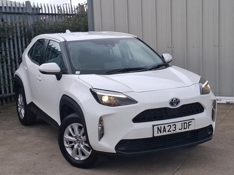 Used Toyota Yaris Hybrid 116 HP (85 kW) 2023 White Estate