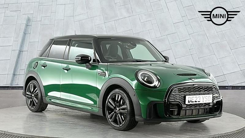 Usado Mini Cooper S Hatch 176 HP (129 kW) 2023 Verde Citadino