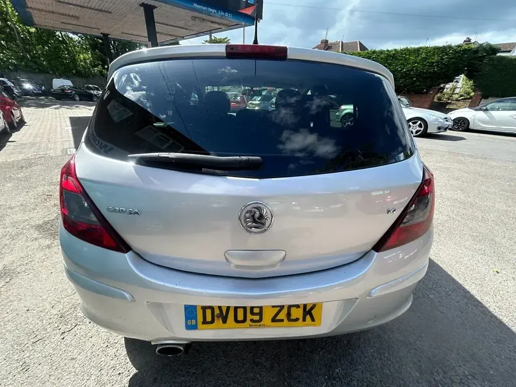 Begagnad Vauxhall Corsa 2009 Silver Halvkombi