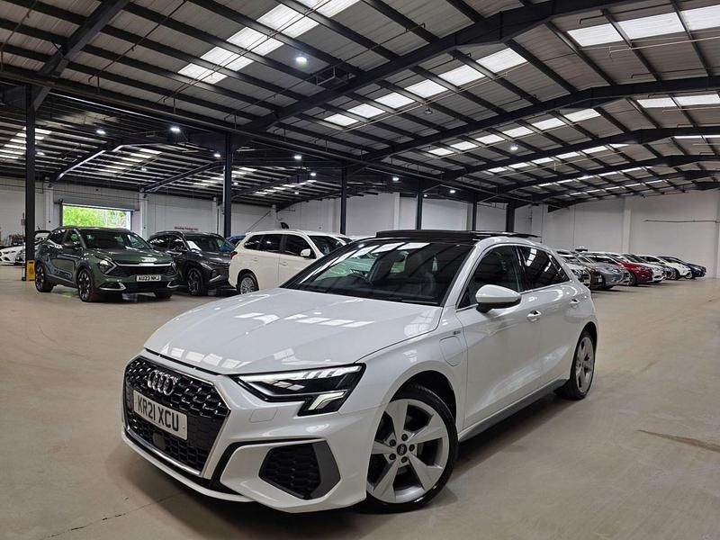 Begagnad Audi A3 Sportback e-tron S-Line 2021 Vit Halvkombi