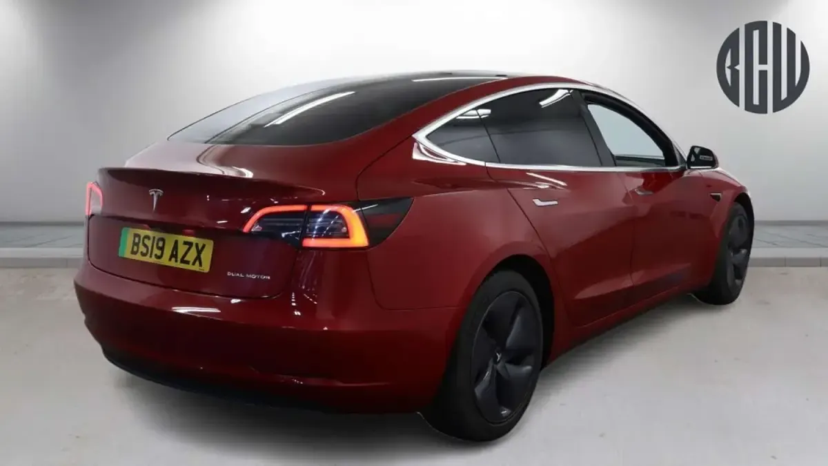 Used Tesla Model 3 Long Range AWD 366 kW (498 HP) 2019 Red Sedan