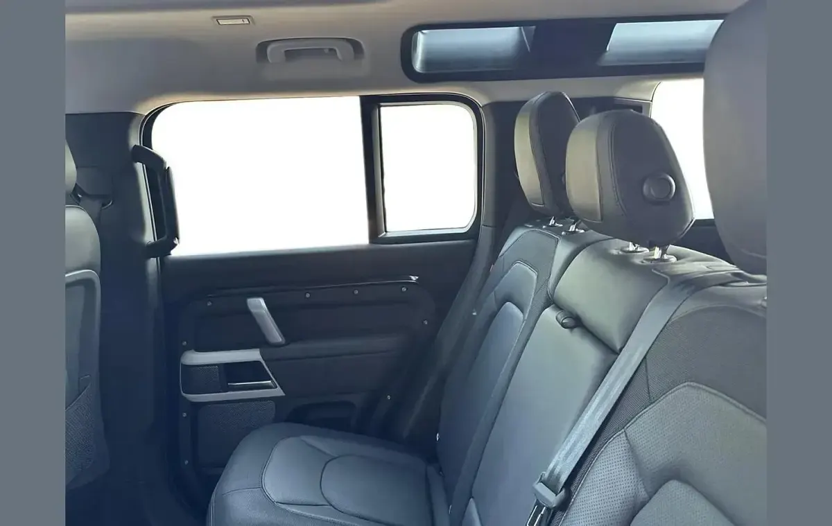 Used Land Rover Defender HSE Dynamic 245 HP (180 kW) 2023 Black SUV