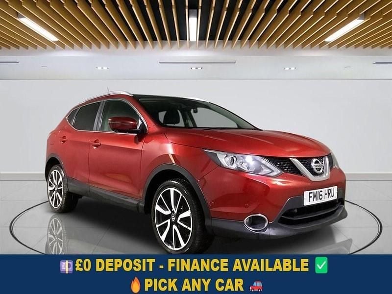 Red Used 2016 Nissan Qashqai Tekna SUV | £6,749 (Fair price) - Image 1/4