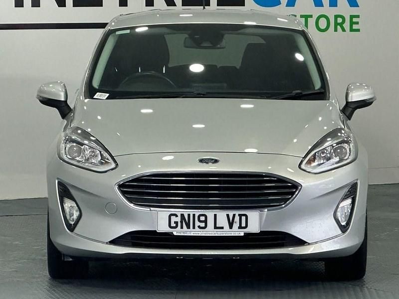 Used Ford Fiesta Titanium 100 HP (73 kW) 2019 Silver Hatchback