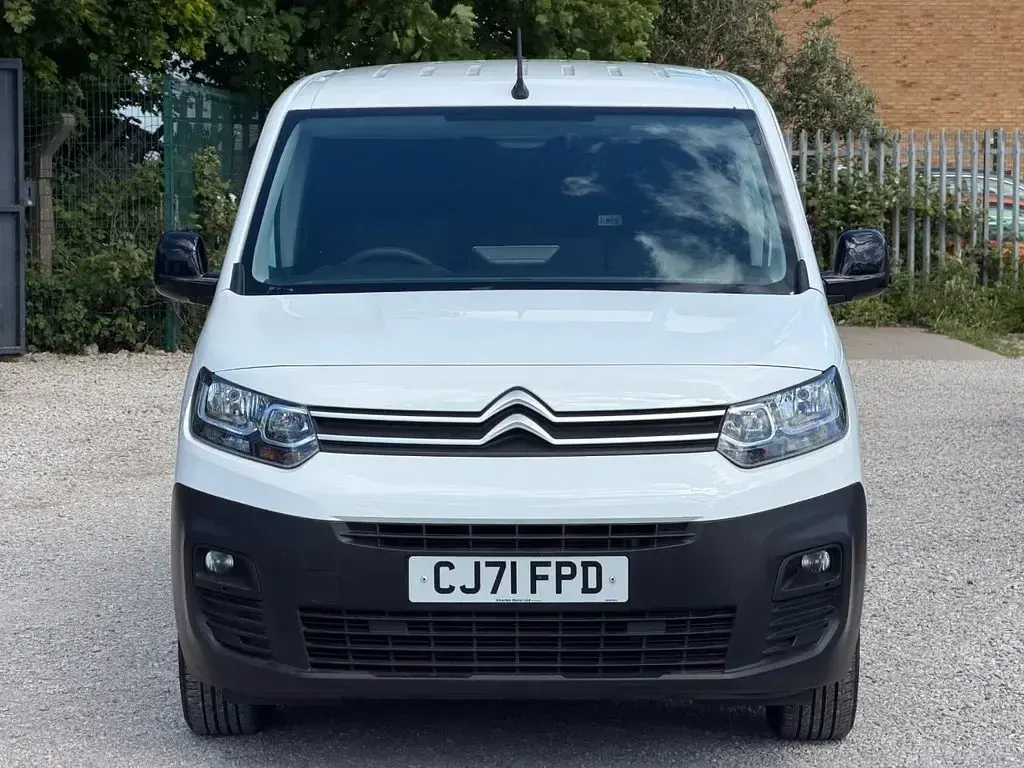 Used Citroën Berlingo 100 HP (73 kW) 2022 White MPV
