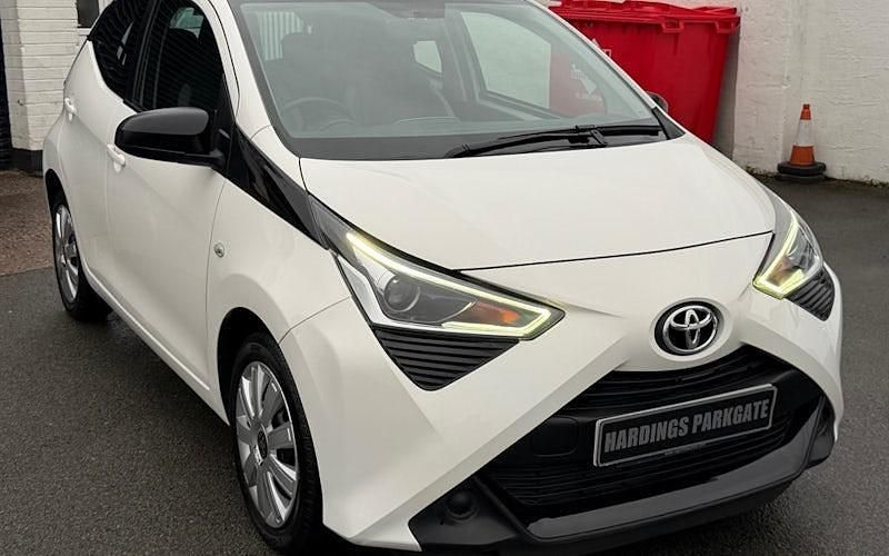 White Used 2020 Toyota Aygo X-play Hatchback | £9,990 (Fair price) - Image 1/3
