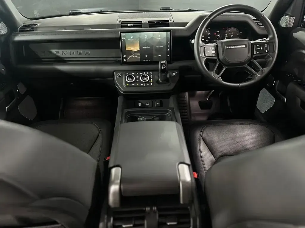 Used Land Rover Defender S 300 HP (220 kW) 2024 Grey SUV