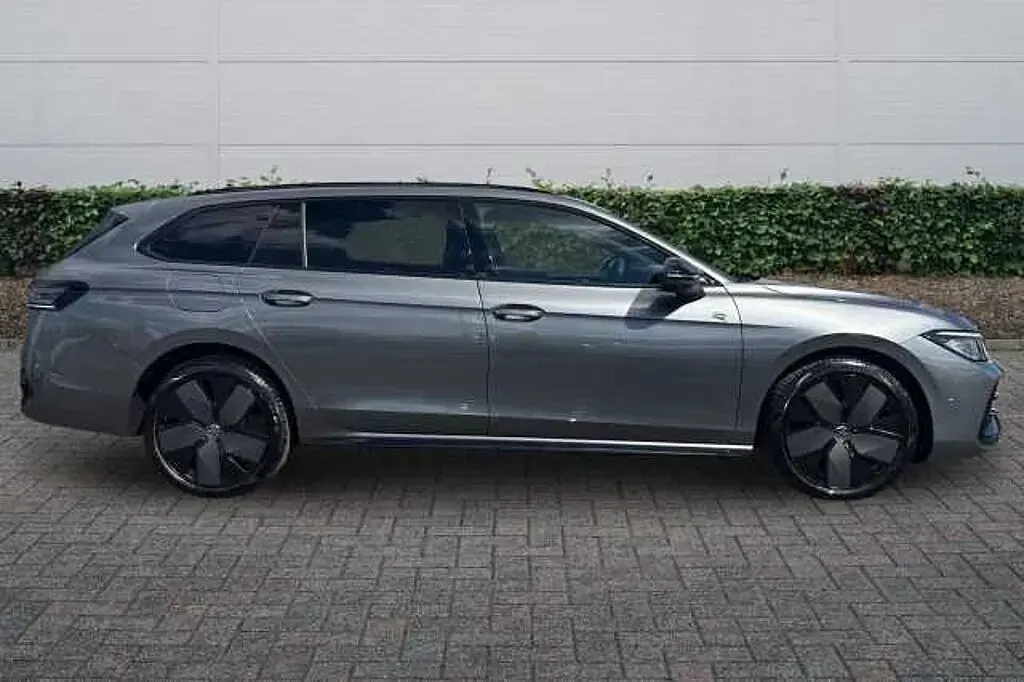 New VW Passat Black Edition 204 HP (150 kW) 2026 Diabase grey metallic grenadilla black metallic Estate