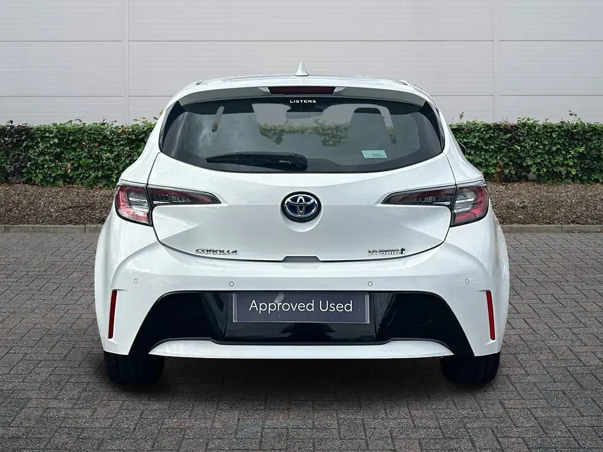 Used Toyota Corolla 122 HP (89 kW) 2020 White Hatchback