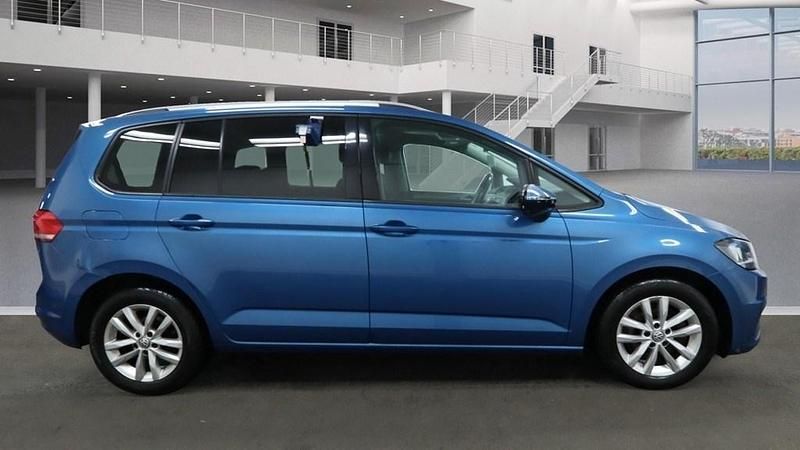 Atlantic blue Used 2017 VW Touran SE MPV | £11,875 (Good price) - Image 1/4