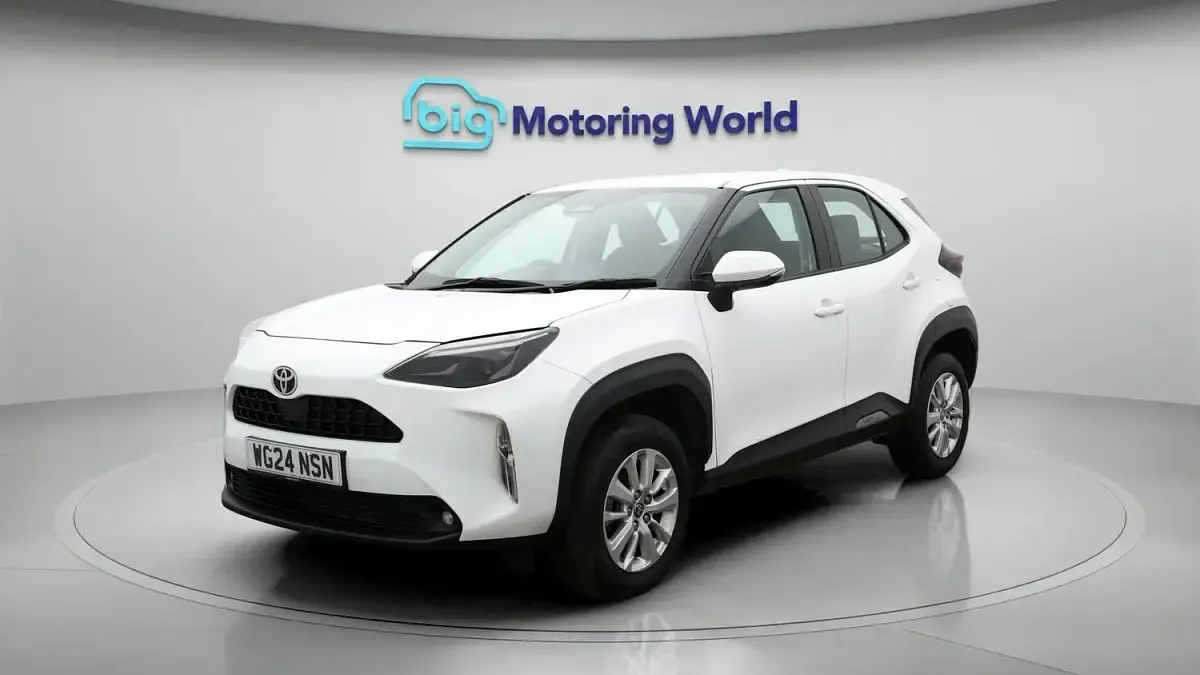 Used Toyota Yaris 91 HP (66 kW) 2024 White Hatchback