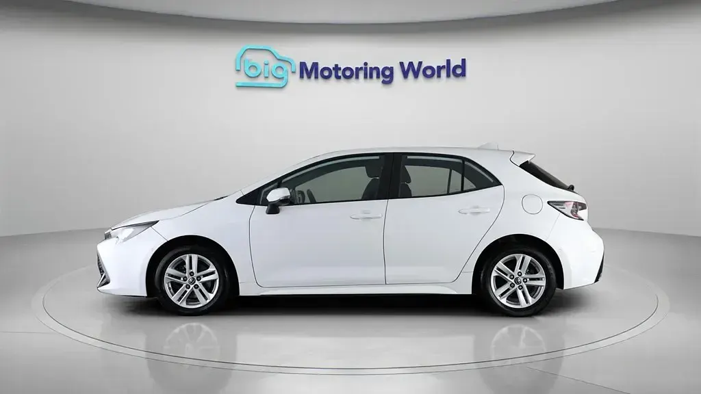 Begagnad Toyota Corolla 184 HK (135 kW) 2022 Vit Halvkombi