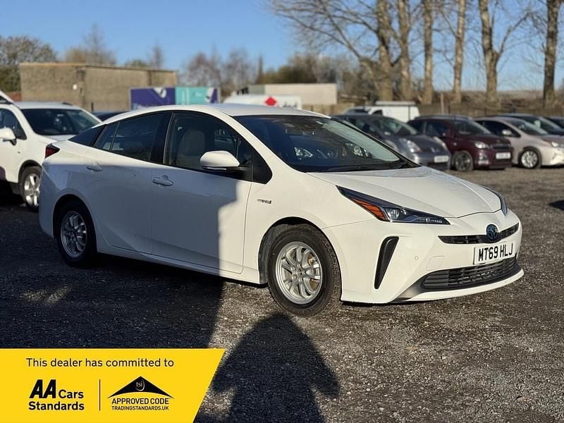Used Toyota Prius 2025 White Hatchback