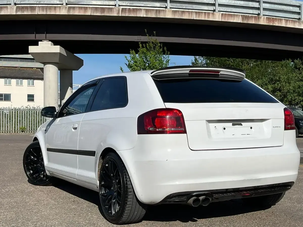 Begagnad Audi A3 S-Line 2011 Vit Halvkombi