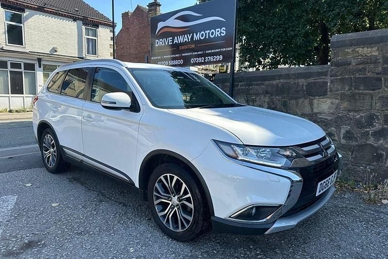White Used 2016 Mitsubishi Outlander SUV | £11,995 (Fair price) - Image 1/1