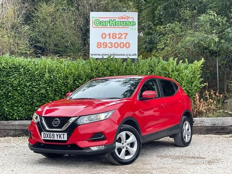 Used Nissan Qashqai Acenta Premium 115 HP (84 kW) 2019 Red SUV