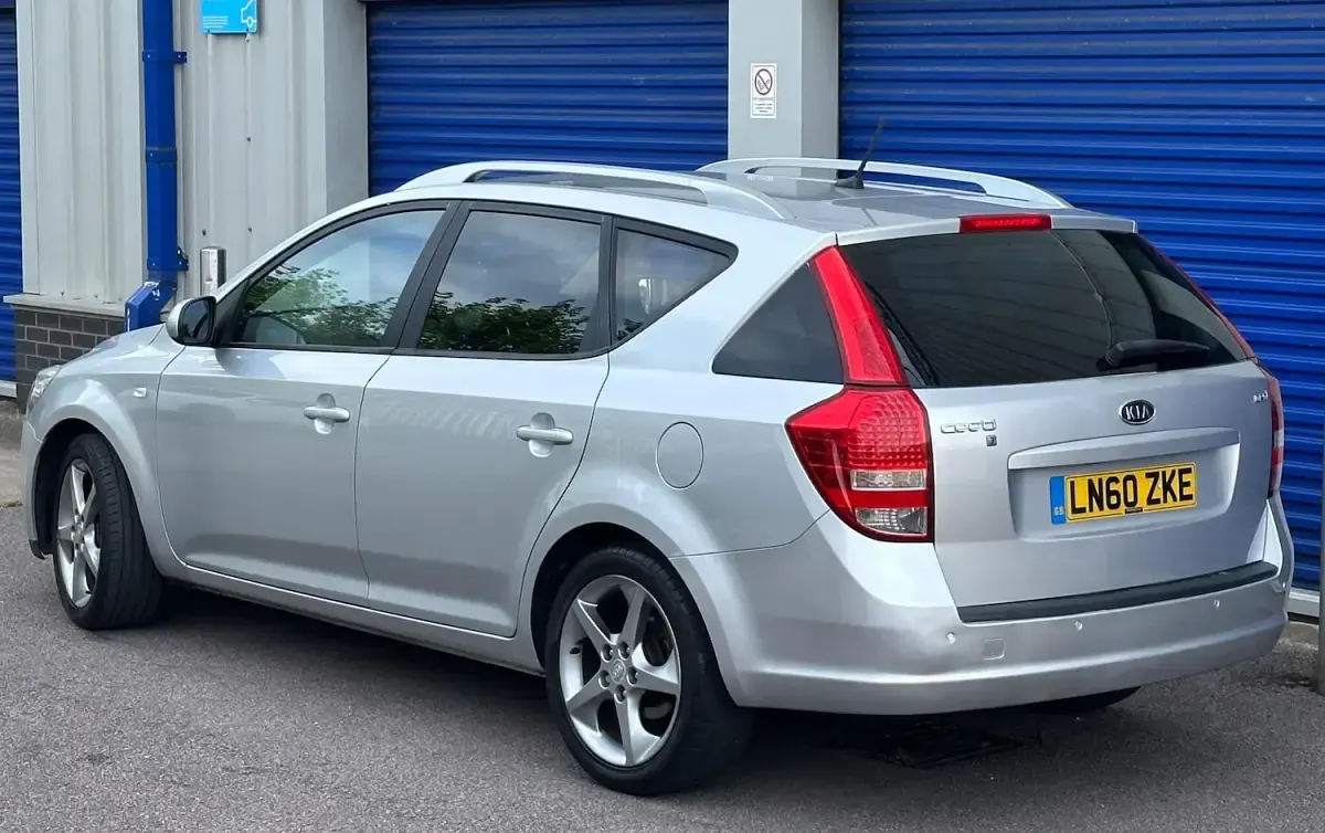 Used Kia Ceed 2010 Silver Hatchback