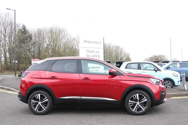 Used Peugeot 3008 Allure 179 HP (131 kW) 2019 Red SUV