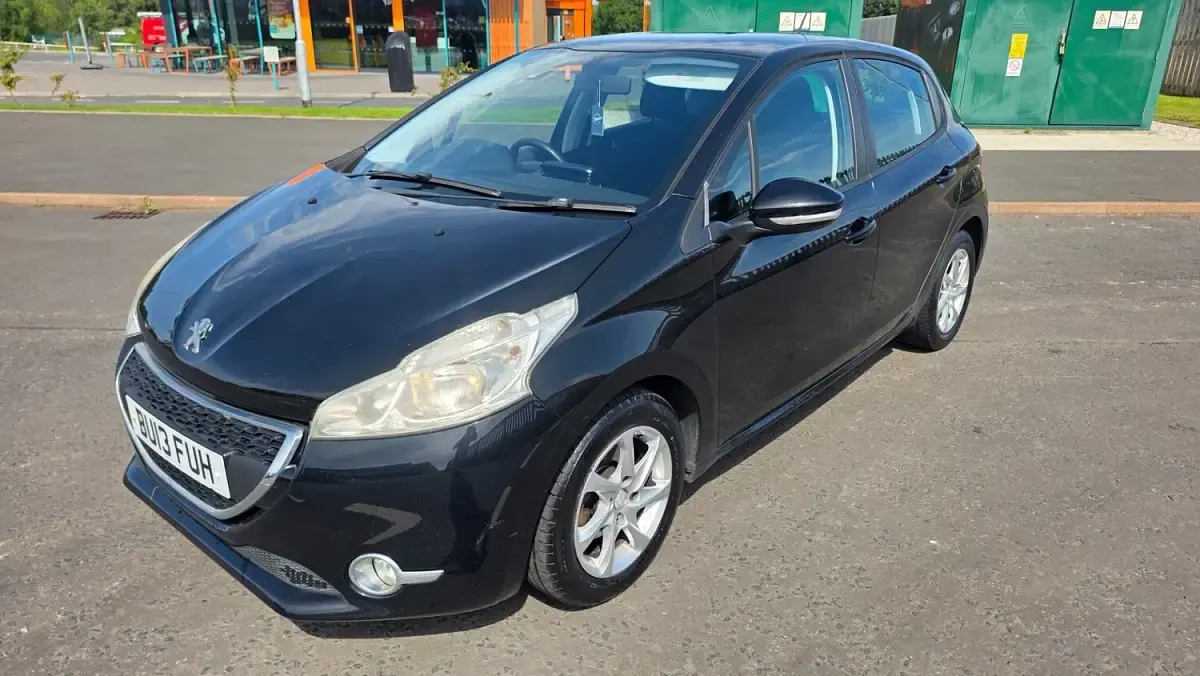 Used Peugeot 208 Active 68 HP (50 kW) 2013 Black Hatchback