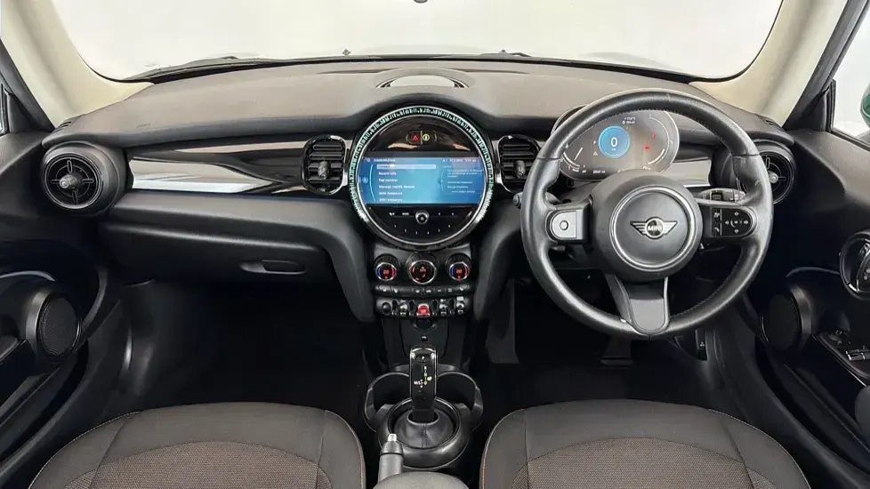 Used Mini Cooper Classic 134 HP (98 kW) 2023 Green Hatchback