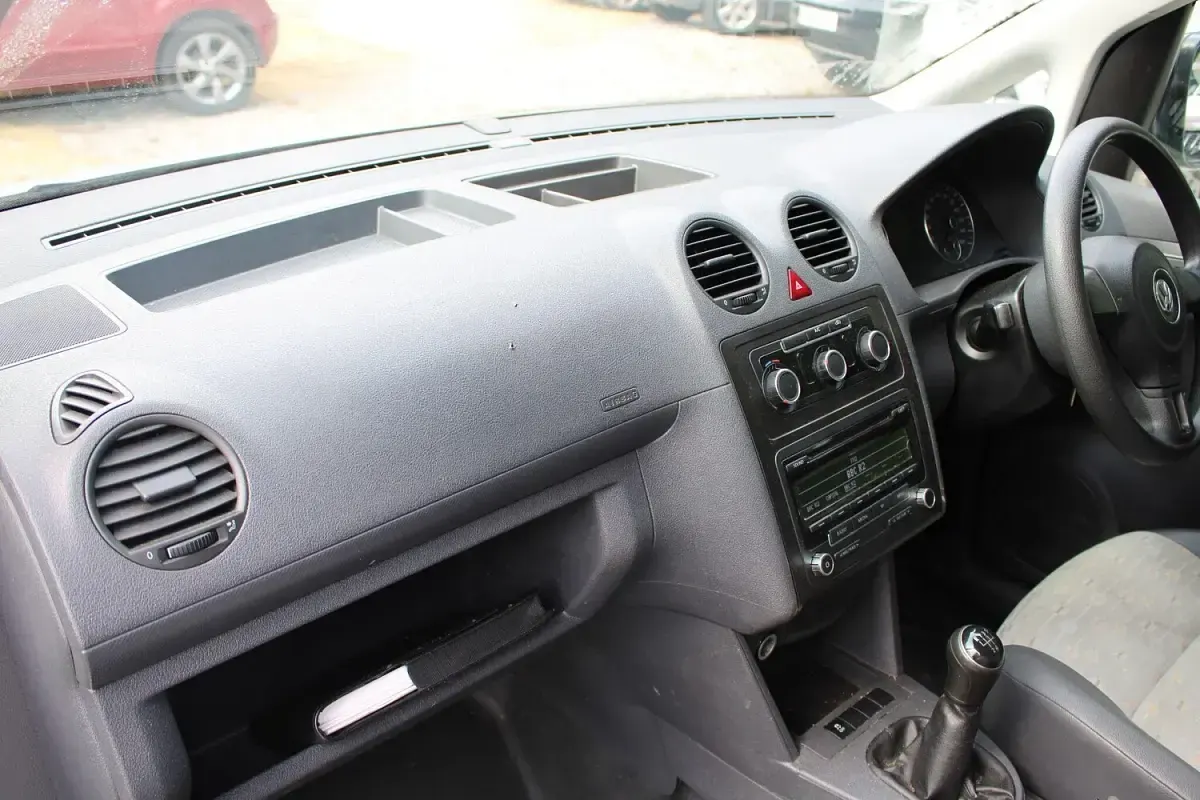 Used VW Caddy Maxi 102 HP (75 kW) 2012 White MPV