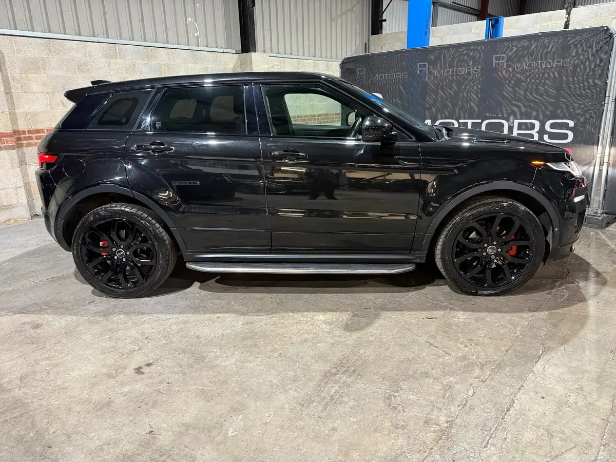Used Land Rover Range Rover evoque HSE Dynamic 180 HP (132 kW) 2018 Black Estate