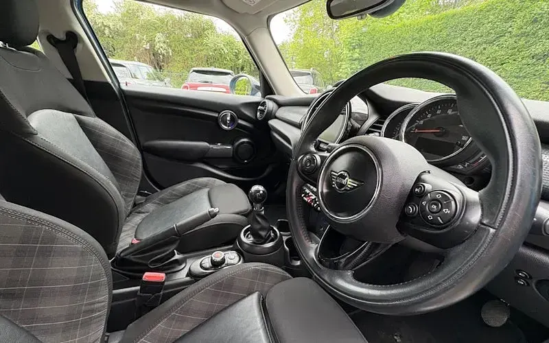 Used Mini Cooper Hatch 136 HP (100 kW) 2018 Blue Hatchback