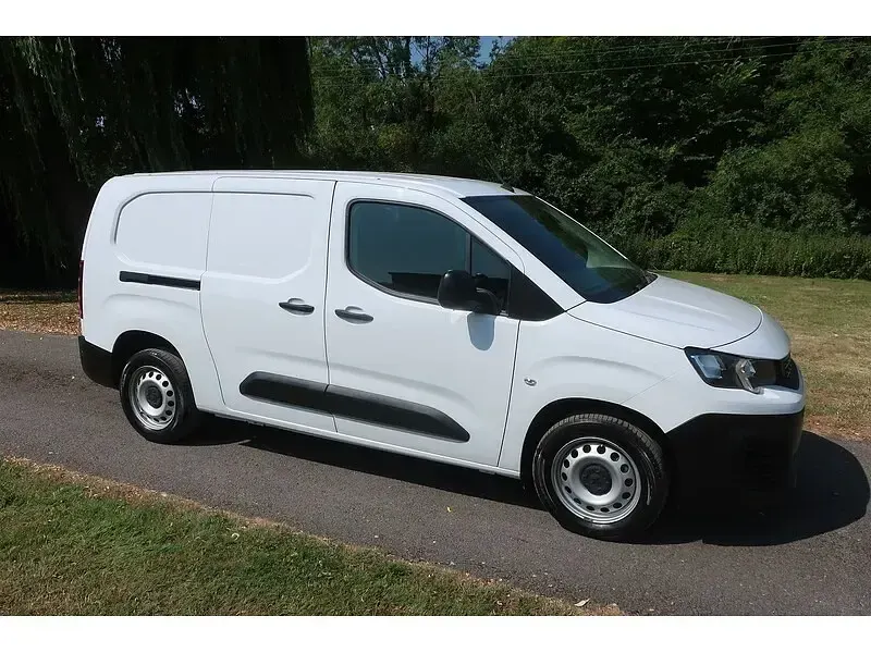 Used Peugeot Partner Premium 131 HP (96 kW) 2023 White MPV