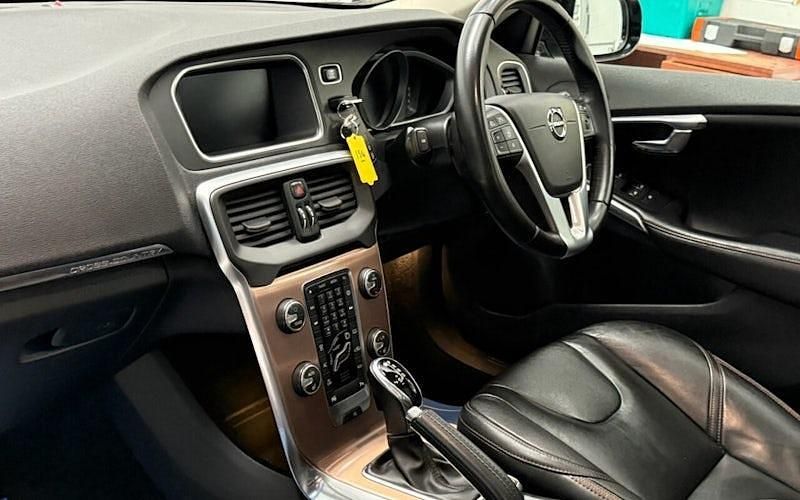 Used Volvo V40 Pro 152 HP (111 kW) 2019 Hatchback