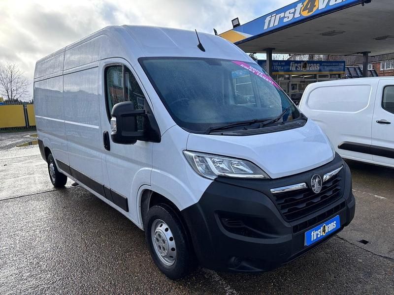 Used Vauxhall Movano 140 HP (102 kW) 2023 White MPV
