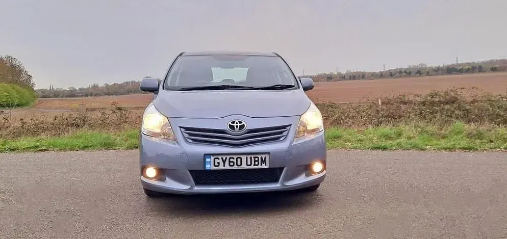 Usado Toyota Verso 126 HP (92 kW) 2010 Azul Monovolume