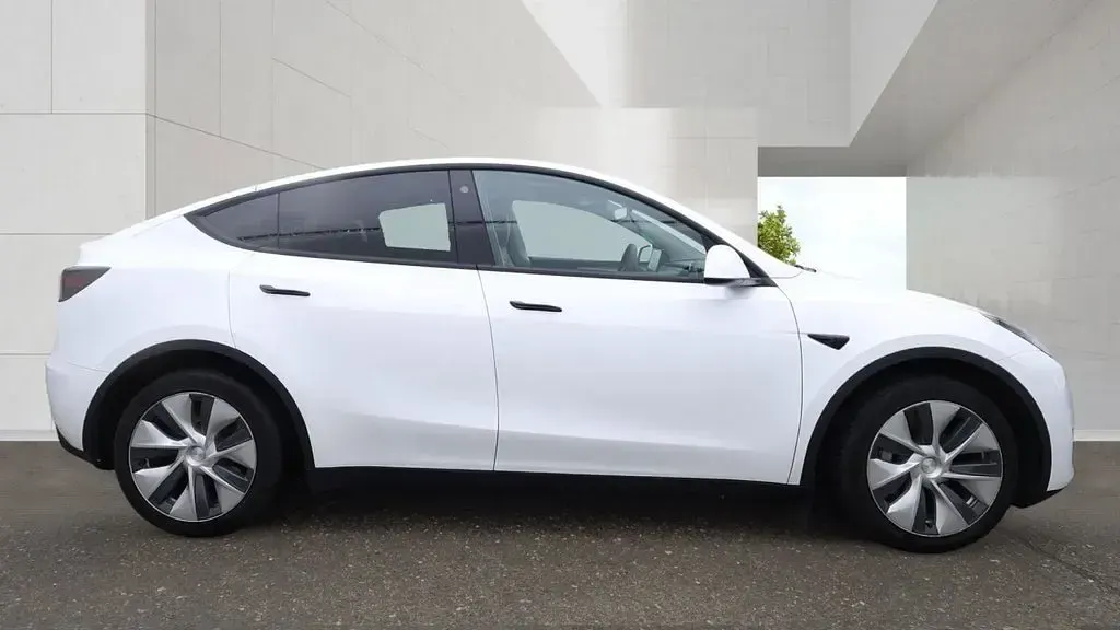 Used Tesla Model Y Long Range AWD 378 kW (514 HP) 2023 White SUV